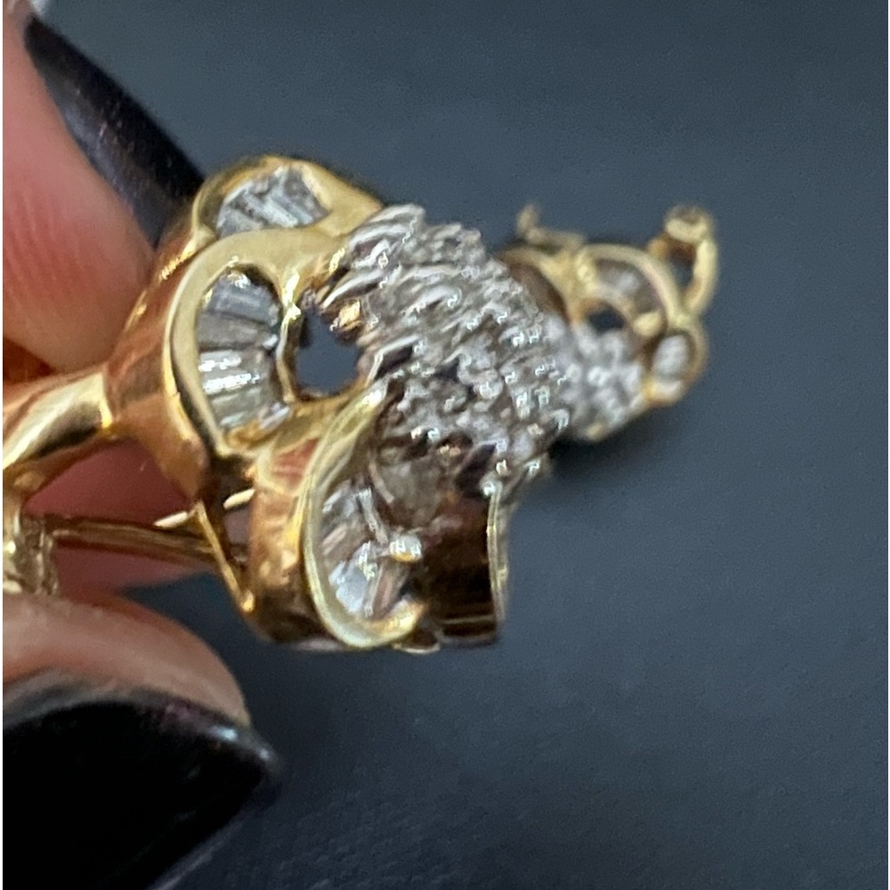 🔥SUPER SALE REDUCTION🔥✅PRICE FIRM✅ 14k Solid Gold Flower Diamond Earrings - Picture 4 of 17